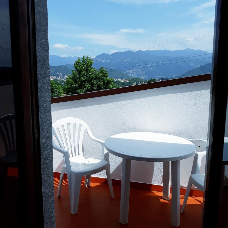 B&B Villa Mirella Casnate Con Bernate Exterior foto